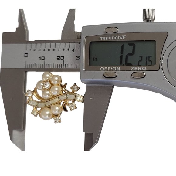 Trifari Vintage Gold Tone Faux Pearl Clear Baguette Rhinestone Clip Earrings E08 - Picture 11 of 12